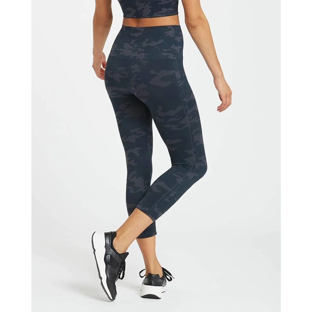 ✨2/$20 SPANX Camo Look at Me Now Seamless Cropped Leggings Black Gray Medium - Picture 10 of 14